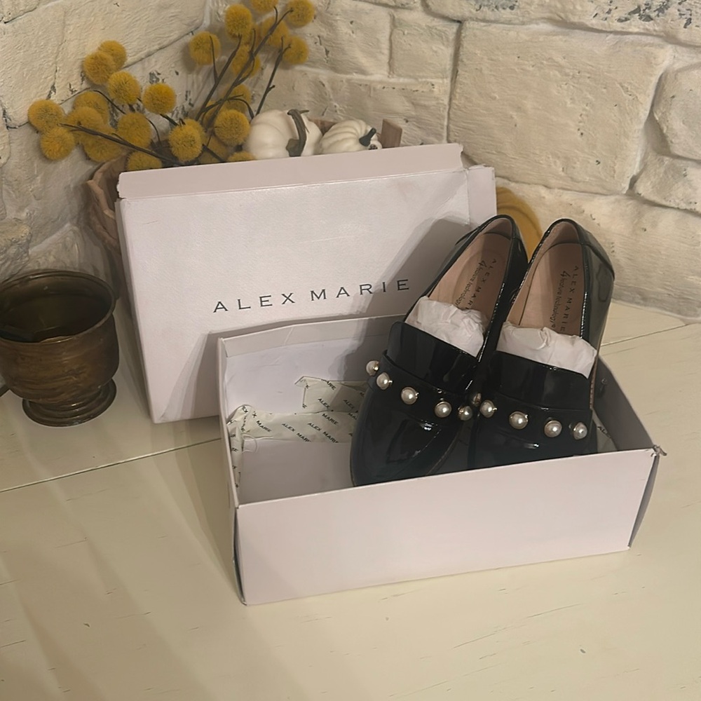 Black 6.5M Alex Marie patent leather loafer NEW